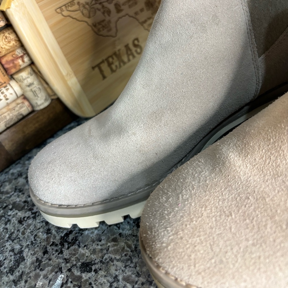 Crown Vintage Tipryn Cream Suede Chelsea Boots Size 7 1/2 - Picture 9 of 15